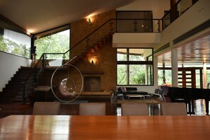8 Bedrooms Pool Villa  | In-room dining