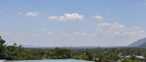Villa Panoramique, plusieurs chambres, vue montagne, côté montagne | Terrasse/Patio