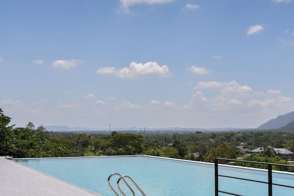 Villa panorámica, varias habitaciones, vistas a la montaña, junto a la montaña | Terraza o patio