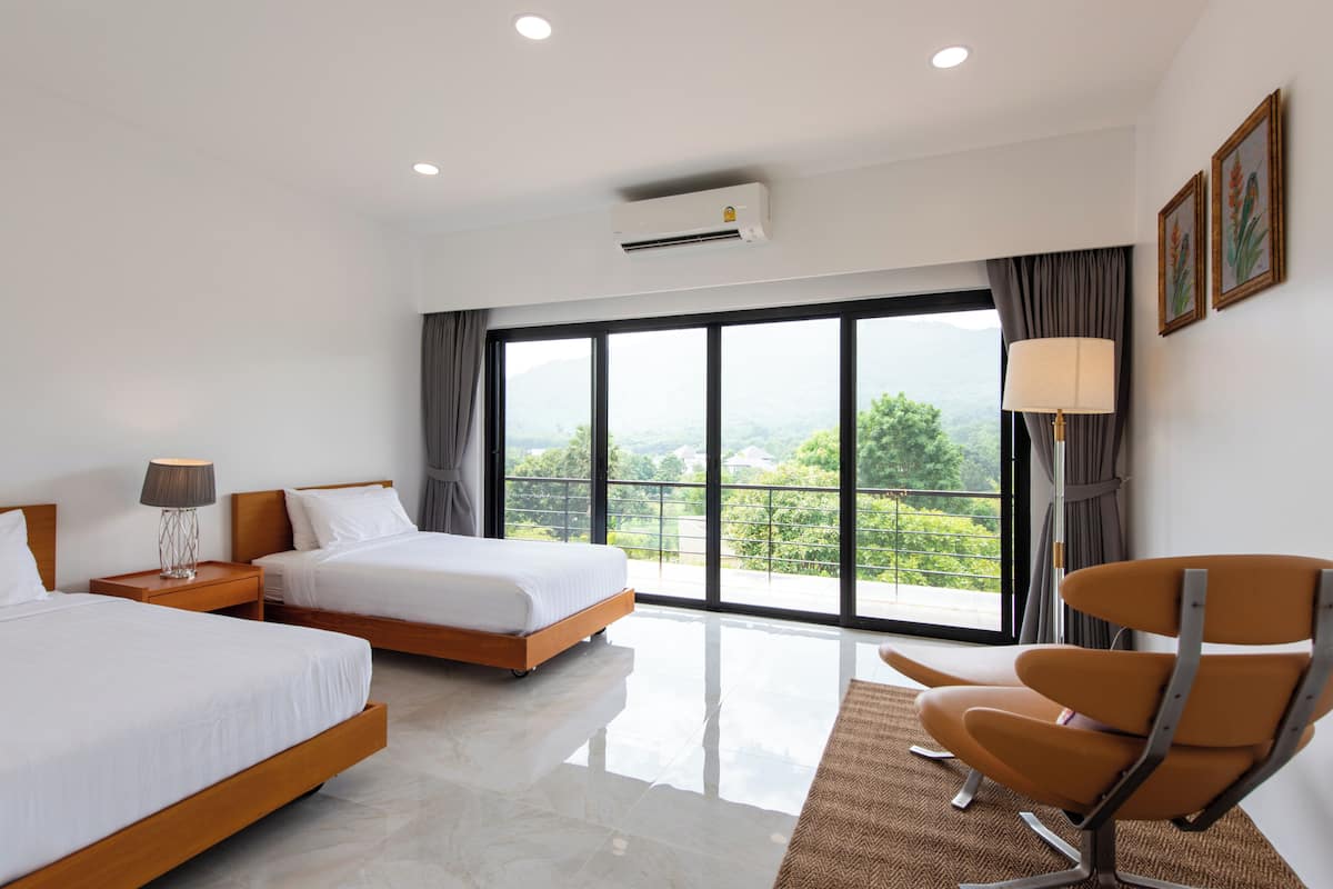 8 Bedrooms Pool Villa