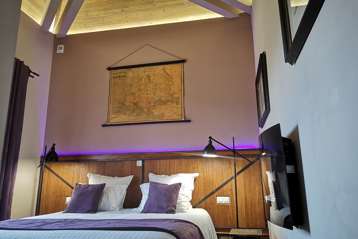 Deluxe-Zimmer, eigenes Bad (Courbet)