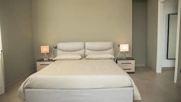 Deluxe Double Room, Balcony | Desk, soundproofing, cribs/infant beds, rollaway beds