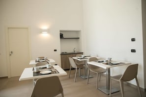 Free daily buffet breakfast  - Al Tartarughino B&B (Cercola)