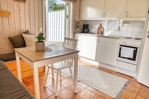 Basic Apartment, 1 Bedroom | Private kitchen | Full-size fridge, microwave, oven, stovetop