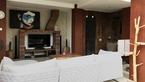 Familienvilla, 3 Schlafzimmer, Küche, Poolblick | Wohnzimmer