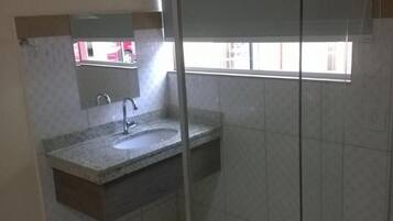 Chuveiro, produtos de toalete de grife