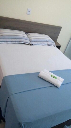 Minibar, bureau, Wi-Fi gratuit, draps fournis