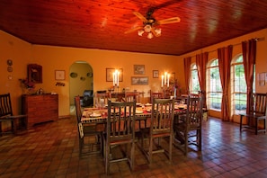 Casa, 5 habitaciones | Servicio de comidas en la habitación