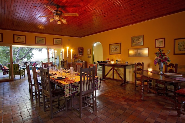 Casa, 5 habitaciones | Servicio de comidas en la habitación