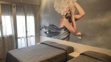 Triple Room | In-room safe, free WiFi, bed sheets