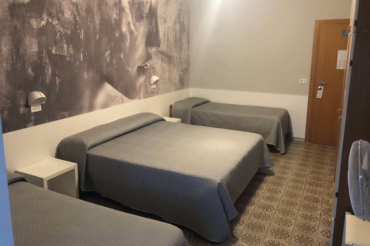 Coffres-forts dans les chambres, Wi-Fi gratuit, draps fournis