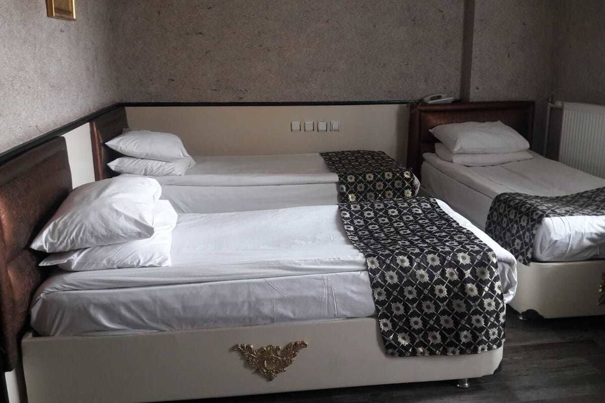 Dreibettzimmer | Schreibtisch, kostenloses WLAN