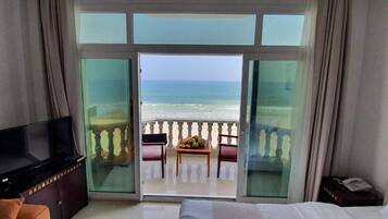 Chambre Deluxe, 1 trĂšs grand lit, vue mer | 1 chambre, fer et planche Ă repasser, Wi-Fi gratuit, draps fournis