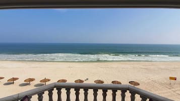 Deluxe Room, 1 King Bed, Sea View | Balcony