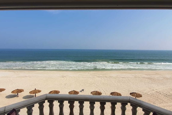 Deluxe Room, 1 King Bed, Sea View | Balcony