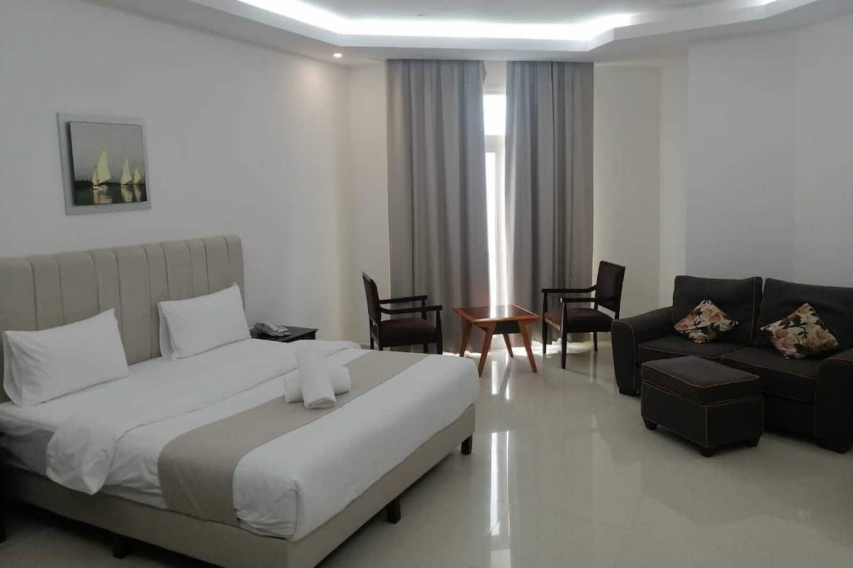 Deluxe Room, 1 King Bed | 1 bedroom, iron/ironing board, free WiFi, bed sheets