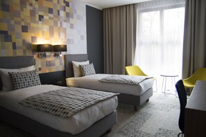 Bureau, rideaux occultants, chambres insonorisées