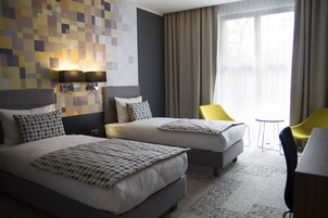 Comfort Twin Room | Meja, langsir/tirai gelap terus, kalis bunyi, seterika/papan seterika 