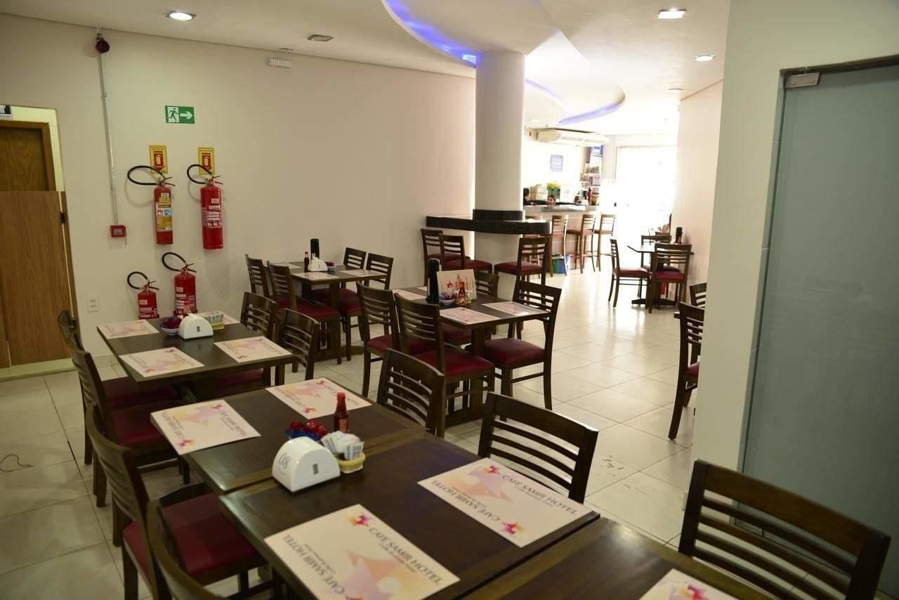 Café da manhã com buffet grátis todos os dias