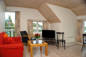 Una televisión de pantalla plana