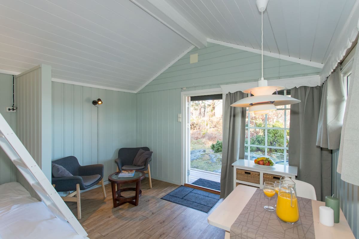Basic Cabin, Shared Bathroom