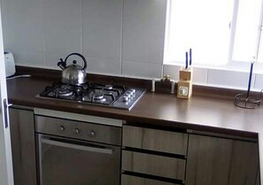 Apartment, 3 Bedrooms | Private kitchen | Fridge, oven, stovetop, cookware/dishes/utensils
