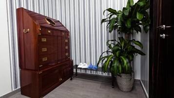 Apartment | Premium bedding, in-room safe, desk, iron/ironing board