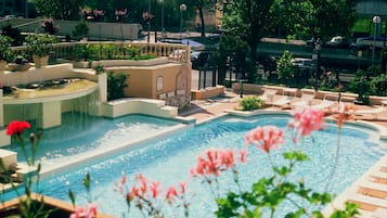 Piscine extérieure (ouverte en saison)