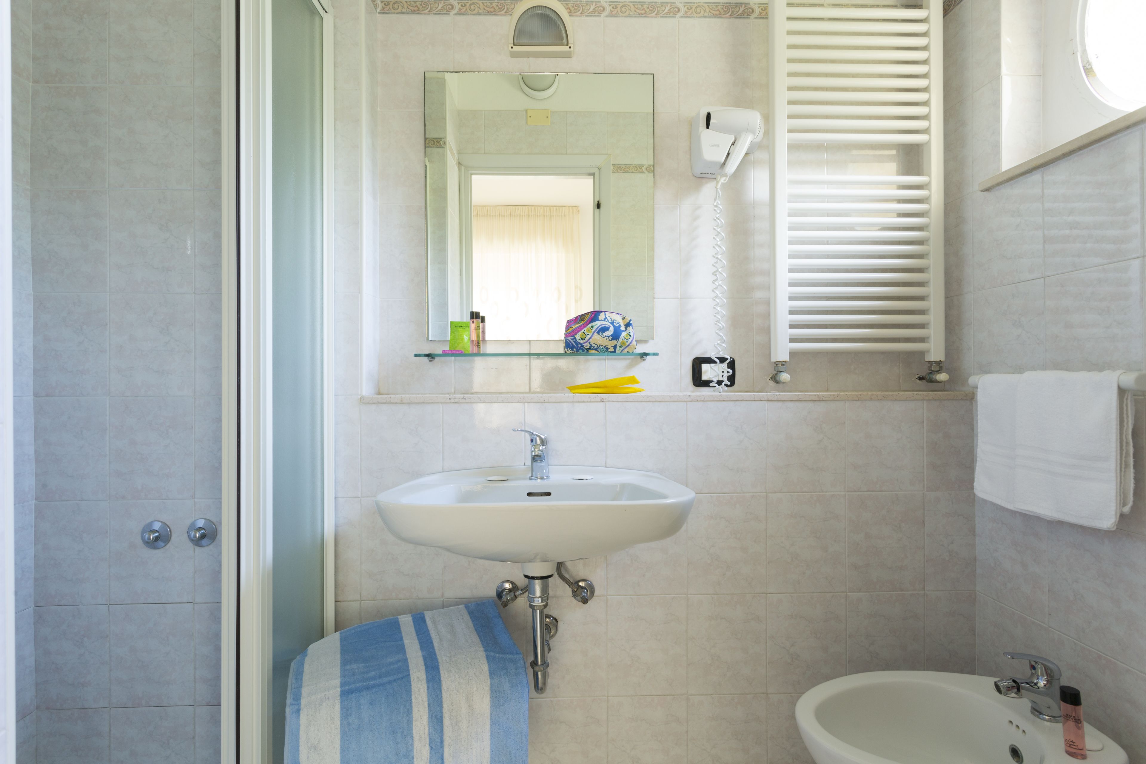 shower, free toiletries, hair dryer, bidet