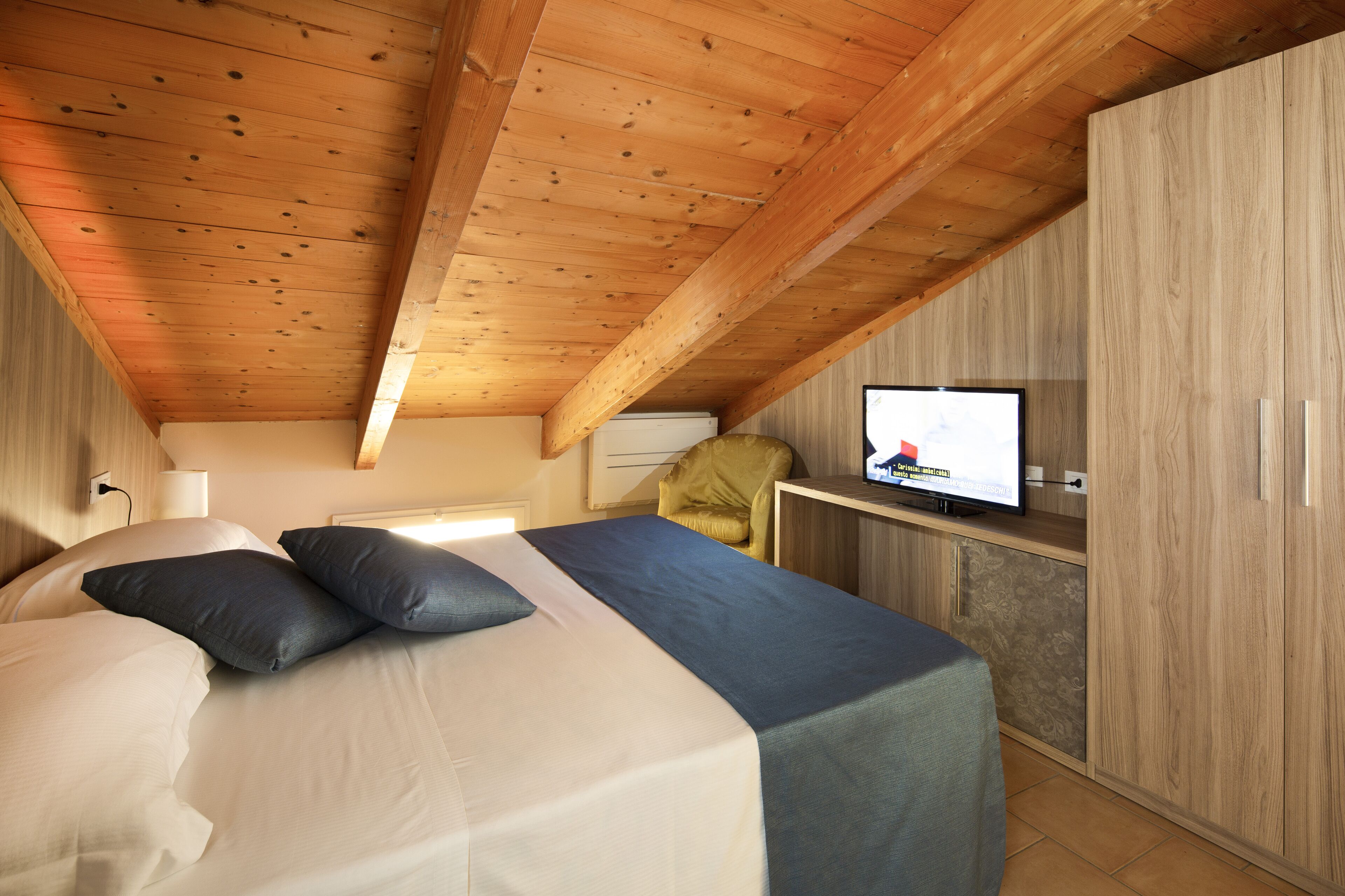 economy double room, private bathroom (external) | minibar, in-room safe, desk, free wifi