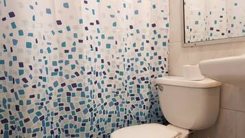 Apartment, 2 Bedrooms | Bathroom | Shower, towels