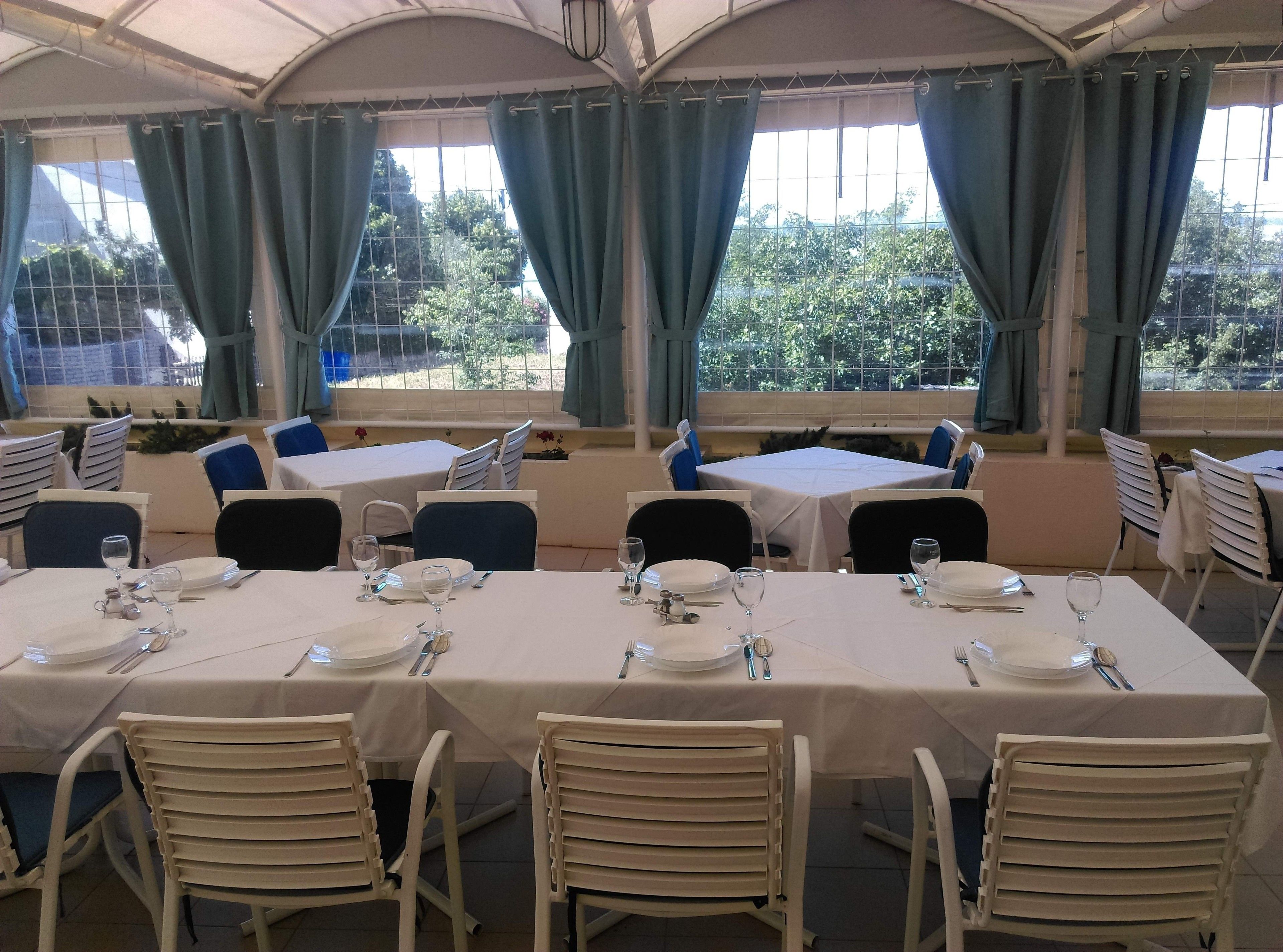 Breakfast and dinner served, local cuisine