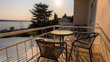 Familien-Vierbettzimmer, Balkon, Meerblick | Balkon