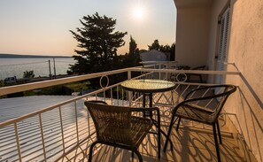 Chambre quadruple familiale, balcon, vue sur la mer | Balcon