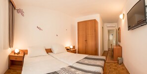 Standard Double or Twin Room | In-room safe, desk, rollaway beds, free WiFi - Hotel Barba (Starigrad)