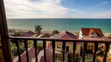 Standard Quadruple Room (Second floor) | Pemandangan dari bilik