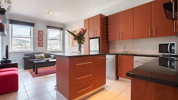 906 Piazza on Church | Private kitchen | Fridge, microwave, oven, stovetop