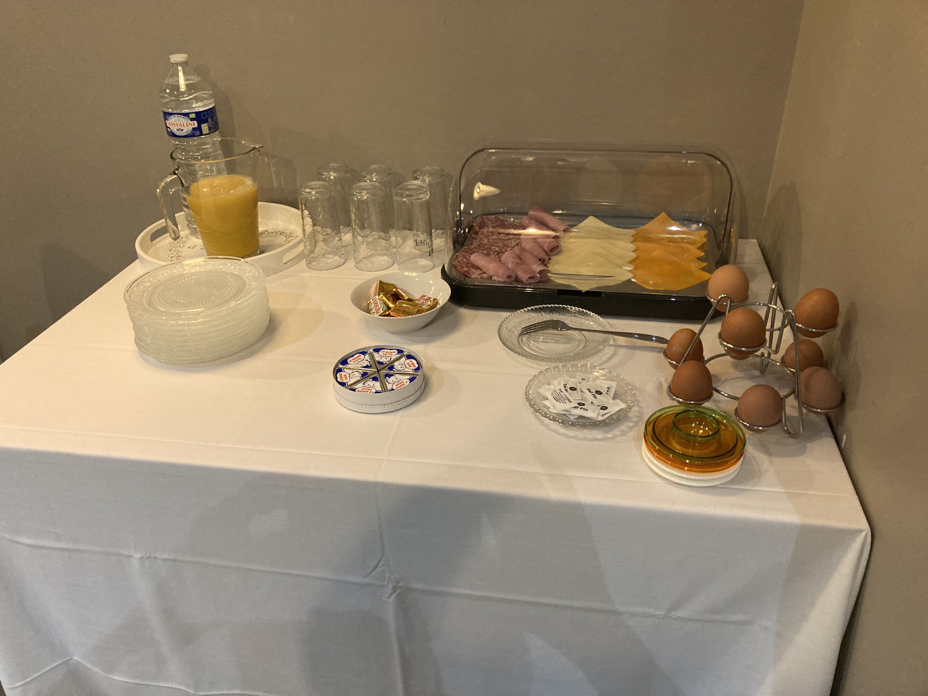 daily full breakfast (eur 14 per person)