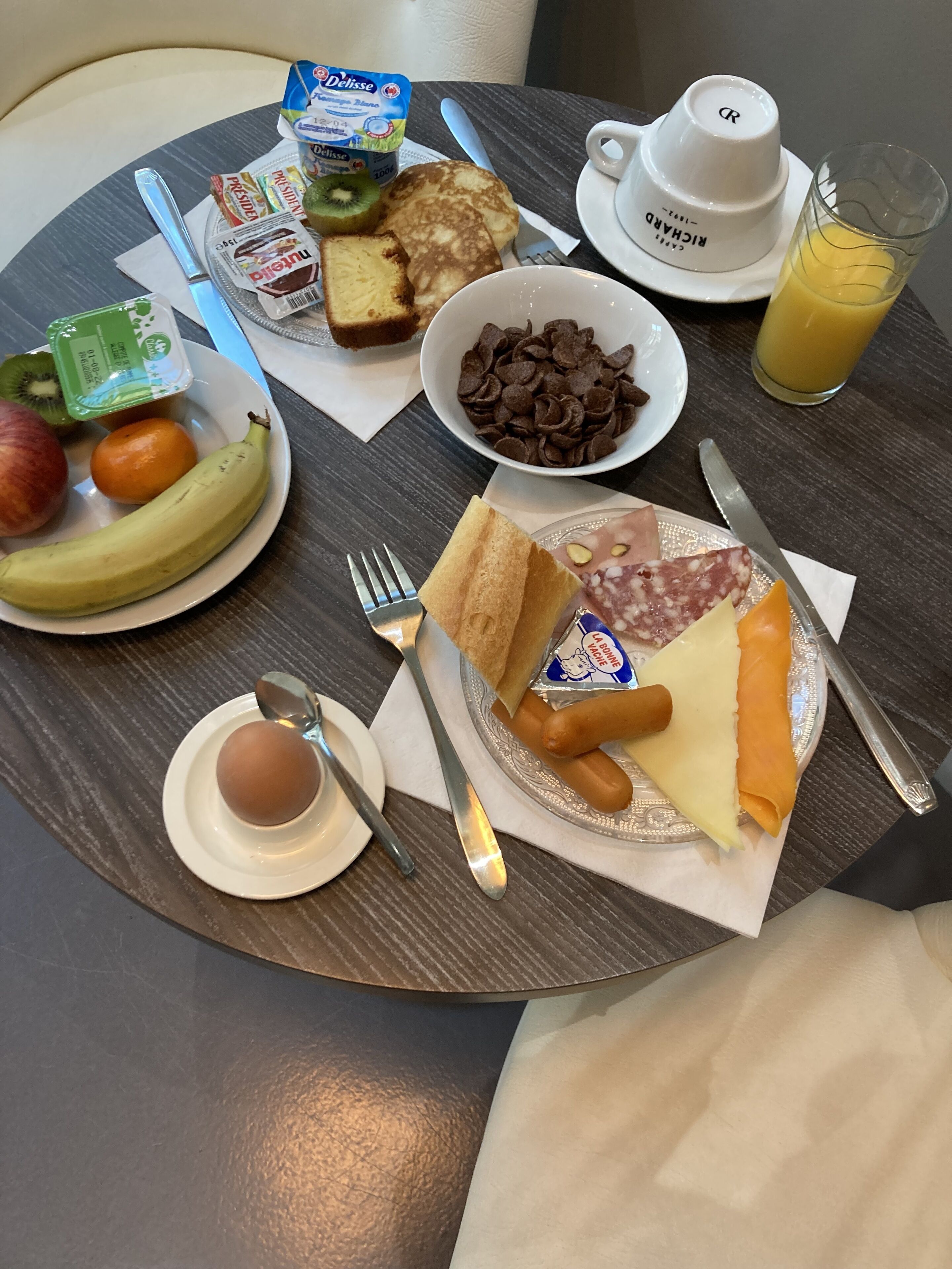 daily full breakfast (eur 14 per person)
