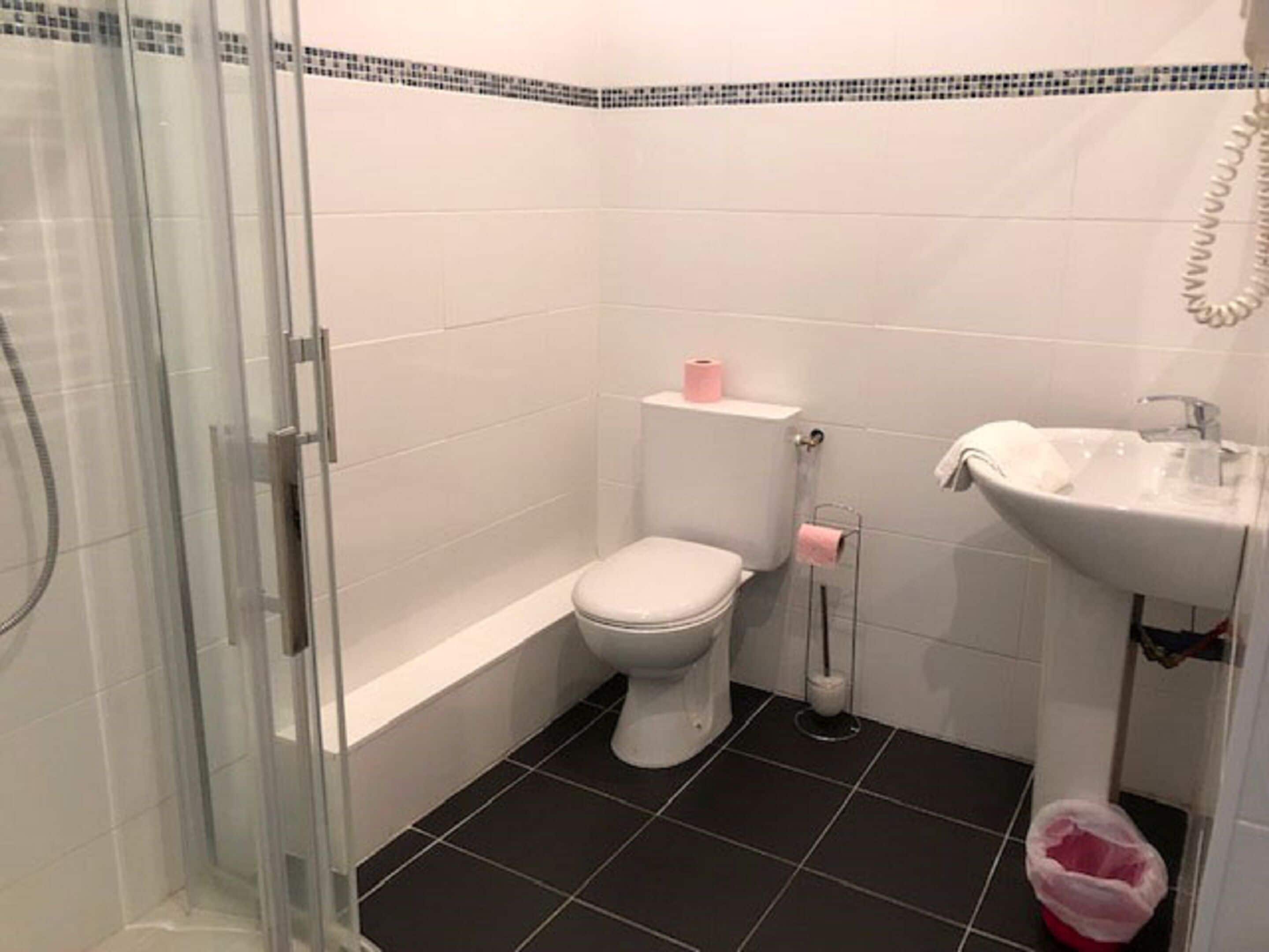 shower, towels, soap, shampoo