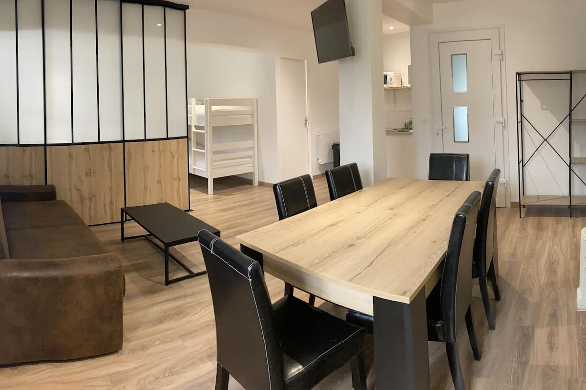 Verduisterende gordijnen, geluiddichte muren, gratis wifi, beddengoed