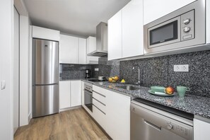 Deluxe Apartment, 2 Bedrooms | Private kitchen | Full-size fridge, microwave, oven, stovetop - Slow Suites Bellas Artes (Madrid)