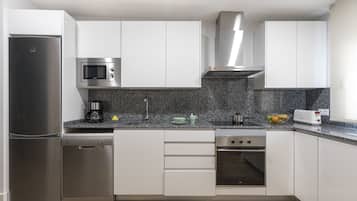 Deluxe Duplex, 2 Bedrooms, Terrace | Private kitchen | Full-size fridge, microwave, oven, stovetop