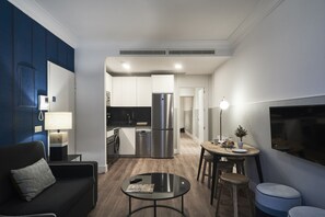 标准公寓, 1 间卧室, 无障碍 | 起居区 | 平板电视