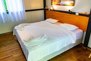Comfort Cabin, 1 King Bed, Garden View