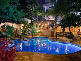 4 piscinas al aire libre