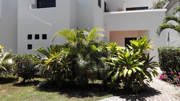 A modern two-story building with a flat roof and a balcony. - Casa en PlayaDelCarmen 526 by Sinbad (Playa del Carmen)