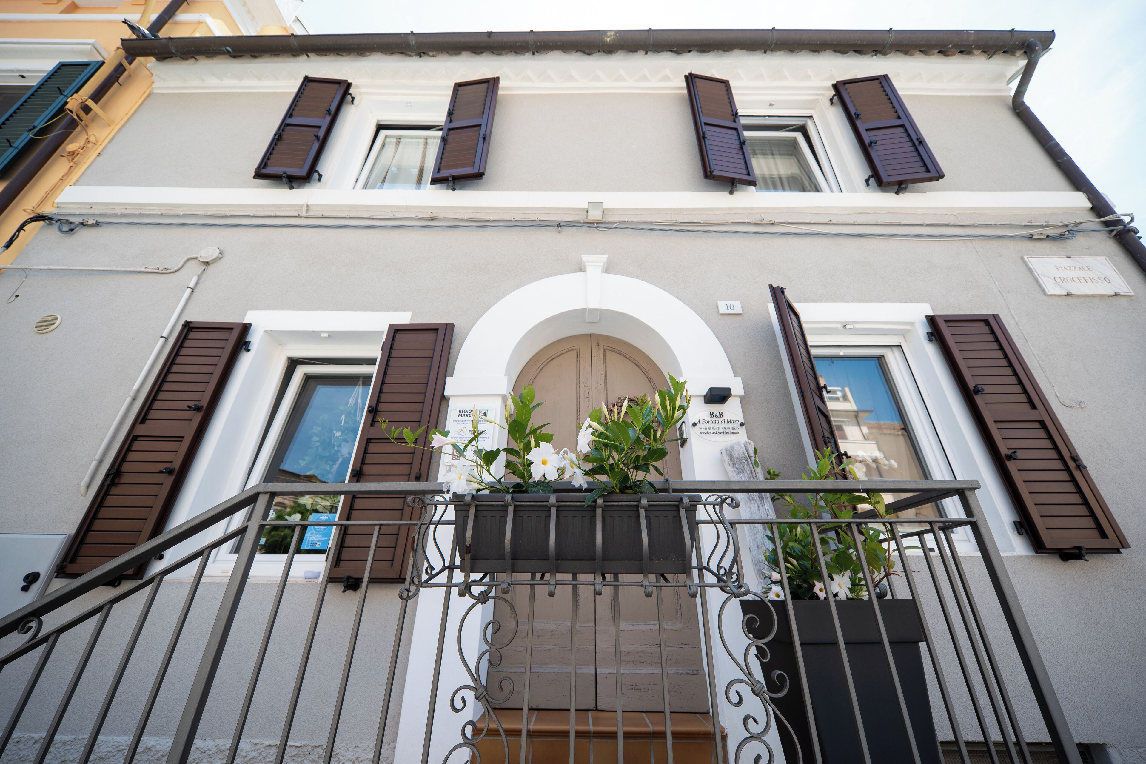 Mặt tiền nơi lưu trú