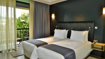 Minibar, két bảo mật tại phòng, bàn