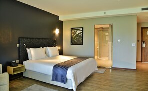 Minibar, in-room safe, desk, laptop workspace - Mantis EPIC Hotel & Suites (Nyagatare)